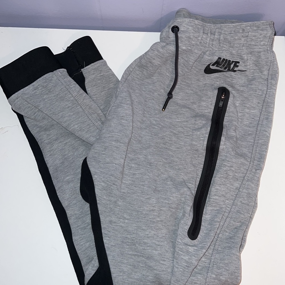 Grey Nike sweats/joggers with black inseams & zipper